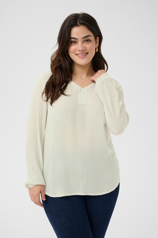 KAFFE CURVE Blus 'Ami' i vit: framsida