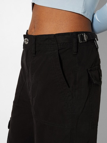 Wide leg Pantaloni cu buzunare de la Bershka pe negru