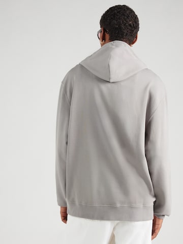 Sweat-shirt Calvin Klein en gris
