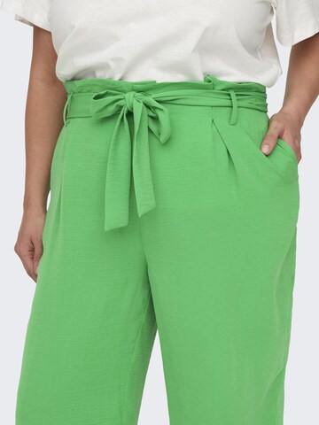 Regular Pantalon ONLY Carmakoma en vert