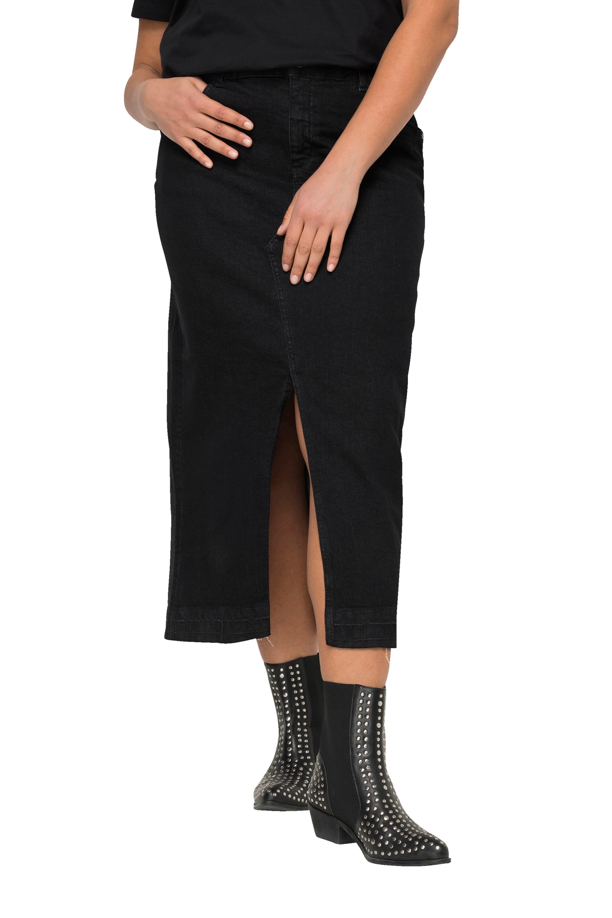 Angel of Style Skirt in Black: front