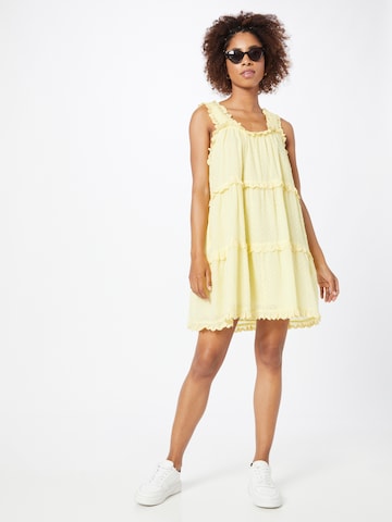 Robe 'Janine' ABOUT YOU Limited en jaune