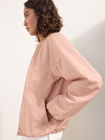 Friends Like These Jacke in Pink