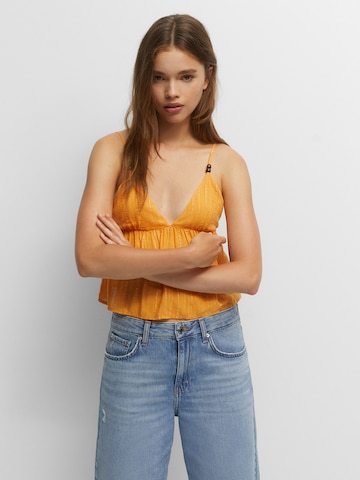 Top de la Pull&Bear pe portocaliu: față