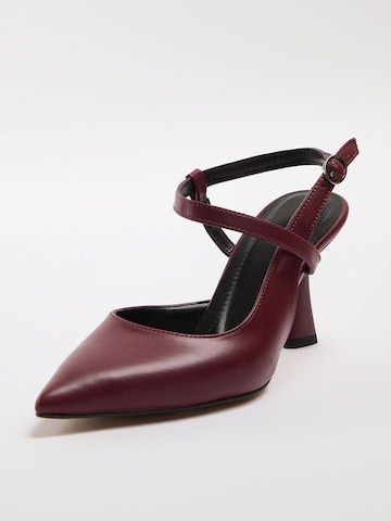 Pumps de la Trendyol pe roșu: față