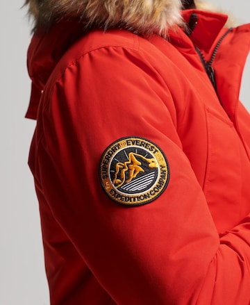 Superdry Regular Fit Winterparka 'Everest' in Rot