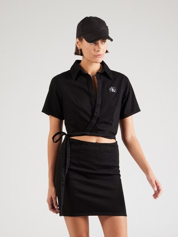 Rochie de la Calvin Klein Jeans pe negru: față
