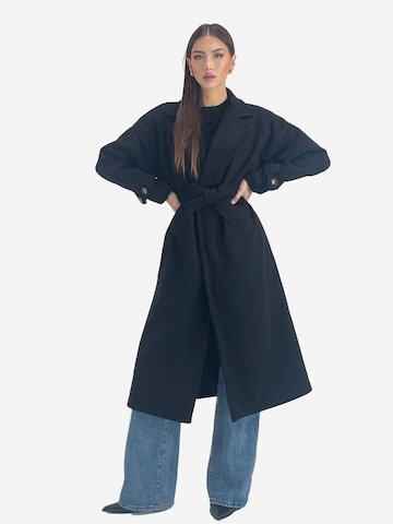 Elara Tussenmantel in Zwart