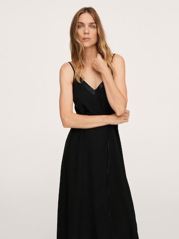 MANGOKoktel haljina 'Carol' - crna boja