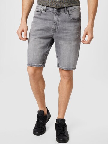 Casual Friday Regular Shorts in Grau: predná strana