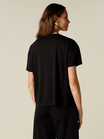 Maglietta di oltre in nero