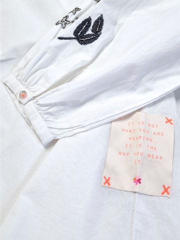 Chemisier 'Damenbluse mit Stickerei Blumen aus reiner Baumwolle - GesaC' LIKS. Munich en blanc