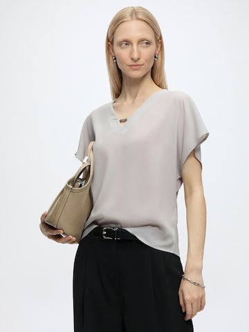 Calvin Klein Bluse i grå