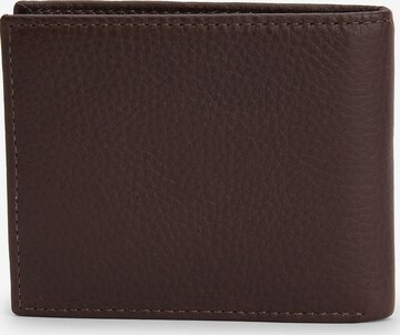 TOMMY HILFIGER Wallet in Brown