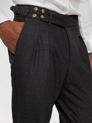 regular Pantaloni con pieghe di Antioch in grigio