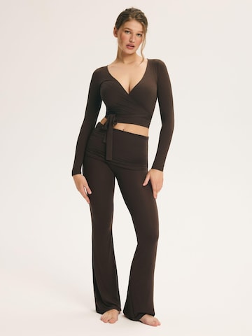 Flared Pantaloni di ESOTIQ in marrone: frontale