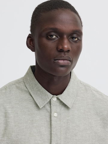 BLEND Средняя посадка Рубашка 'BHABAN' в Зеленый