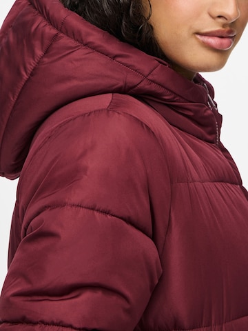 Manteau d’hiver 'PCBee' PIECES en rouge