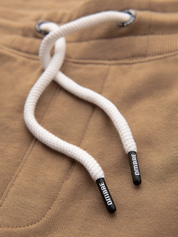 Effilé Pantalon de sport Ombre en marron