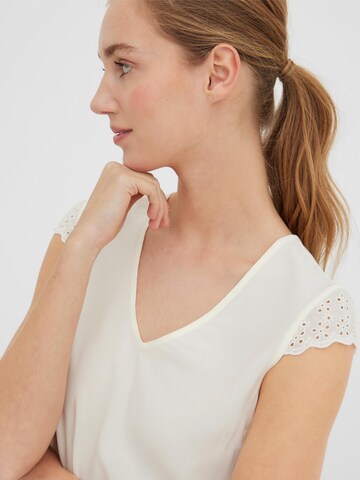 VERO MODA - Blusa 'Vica' em branco