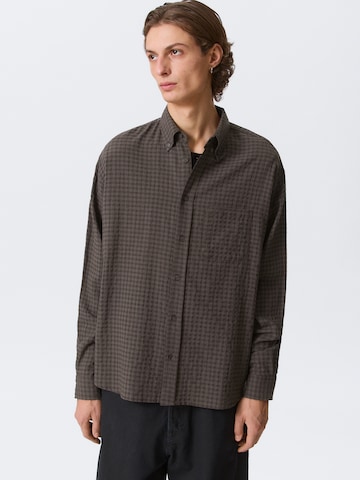 WEEKDAY - Ajuste confortable Camisa en marrón: frente