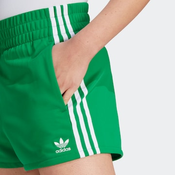 ADIDAS ORIGINALS Normalny krój Spodnie 'Adicolor' w kolorze zielony