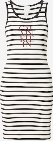 Rochie de la Calvin Klein Jeans pe alb: față