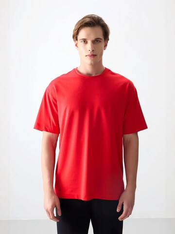 Tommy Life - Camisa em vermelho: frente
