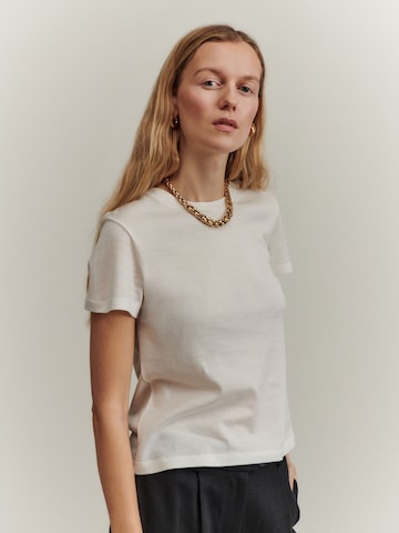 T-shirt 'Emma' ABOUT YOU x Marie von Behrens en blanc : devant