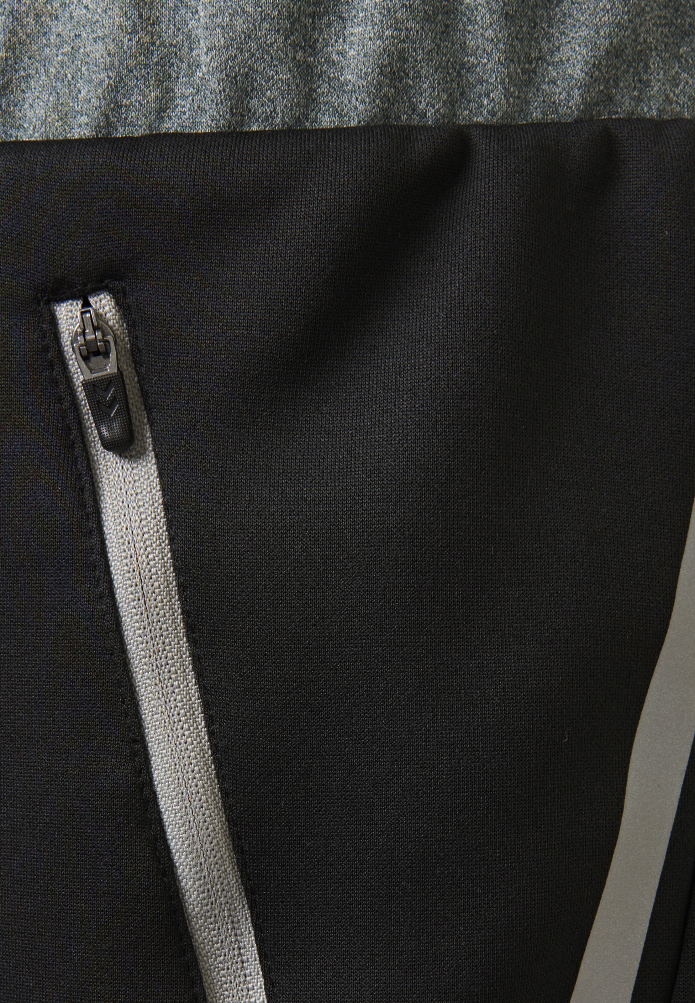 Hummel Regular Sporthose in Schwarz