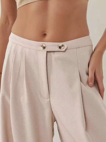 Wide leg Pantaloni con pieghe di Hiccup in beige