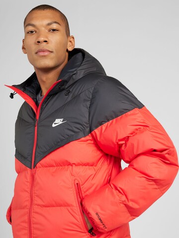 Veste d’hiver Nike Sportswear en rouge