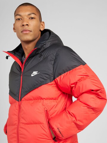 Giacca invernale di Nike Sportswear in rosso