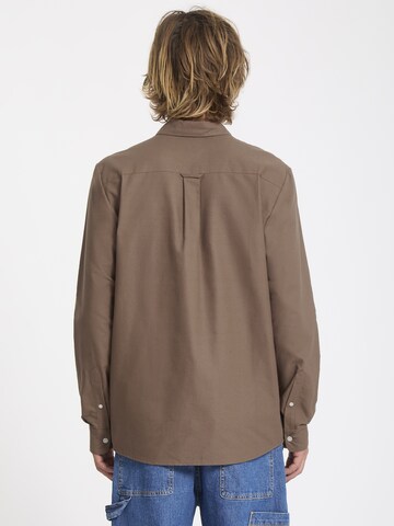 Coupe regular Chemise 'VEECO OXFORD' Volcom en marron