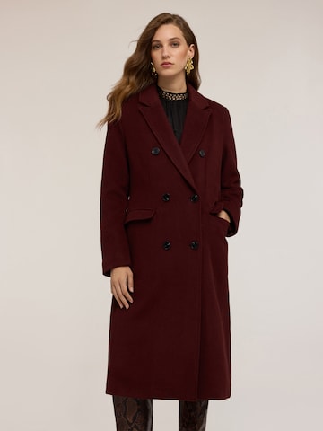 MOTIVI - Abrigo de invierno en rojo: frente