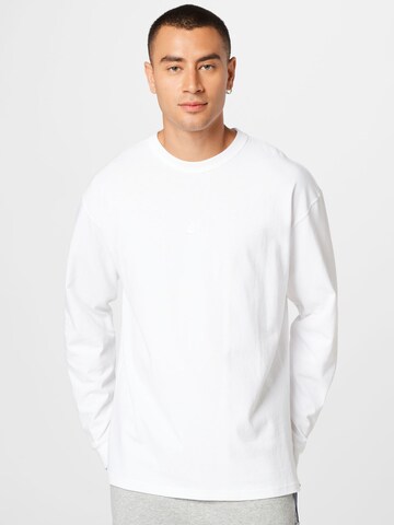 T-Shirt Nike Sportswear en blanc : devant