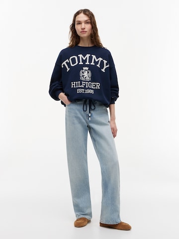 TOMMY HILFIGER Суичър 'VARSITY CREST' в синьо