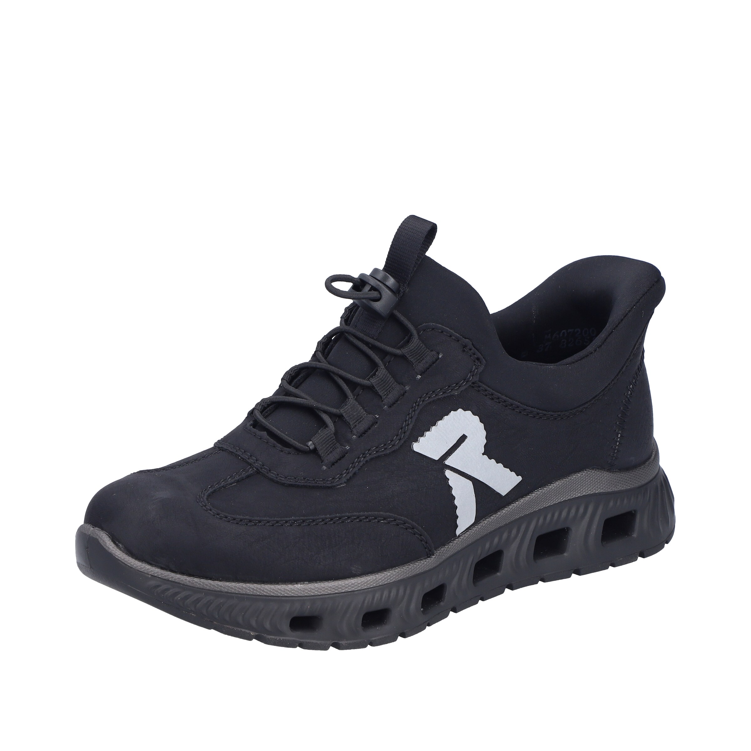 Chaussure basse Rieker en noir : devant