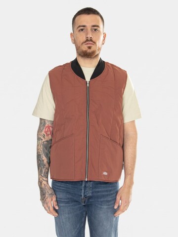 Gilet 'Quilted Vest Nin Mahogany' di DICKIES in rosso