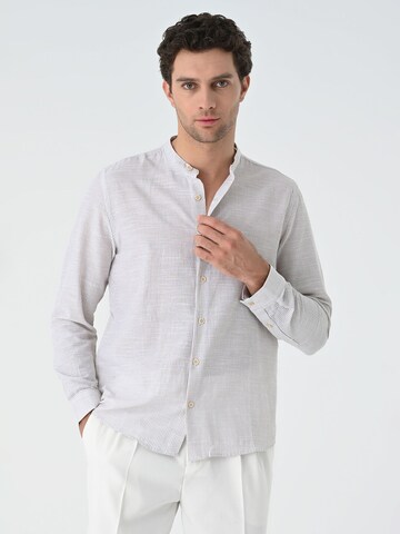 Coupe regular Chemise Antioch en beige : devant