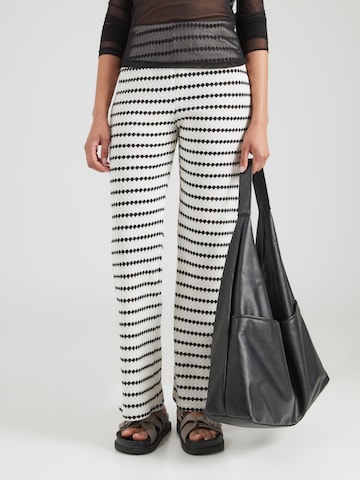 ONLY Szabványos Nadrág 'ONLEVA' - fehér: elől