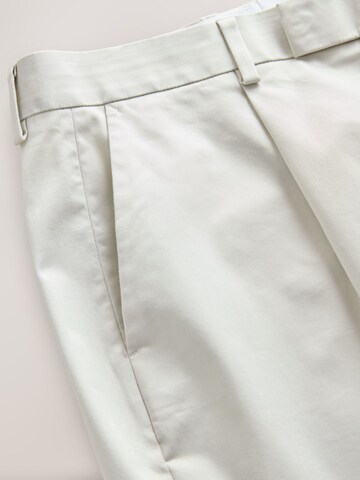 Next Regular Shorts in Weiß