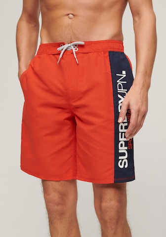 Shorts de bain Superdry en orange : devant