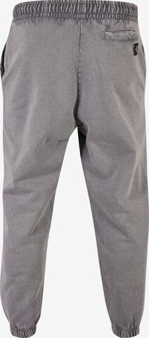 Karl Kani Zwężany krój Spodnie w kolorze szary