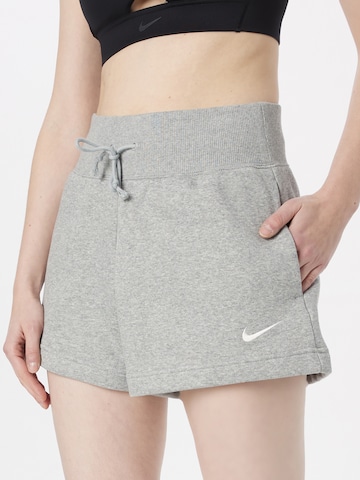 Nike Sportswear - Loosefit Calças 'Phoenix Fleece' em cinzento