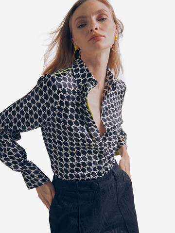 Lola Casademunt Shirt in Black: front