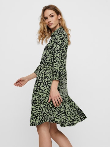 Aware - Vestido camisero en verde: frente