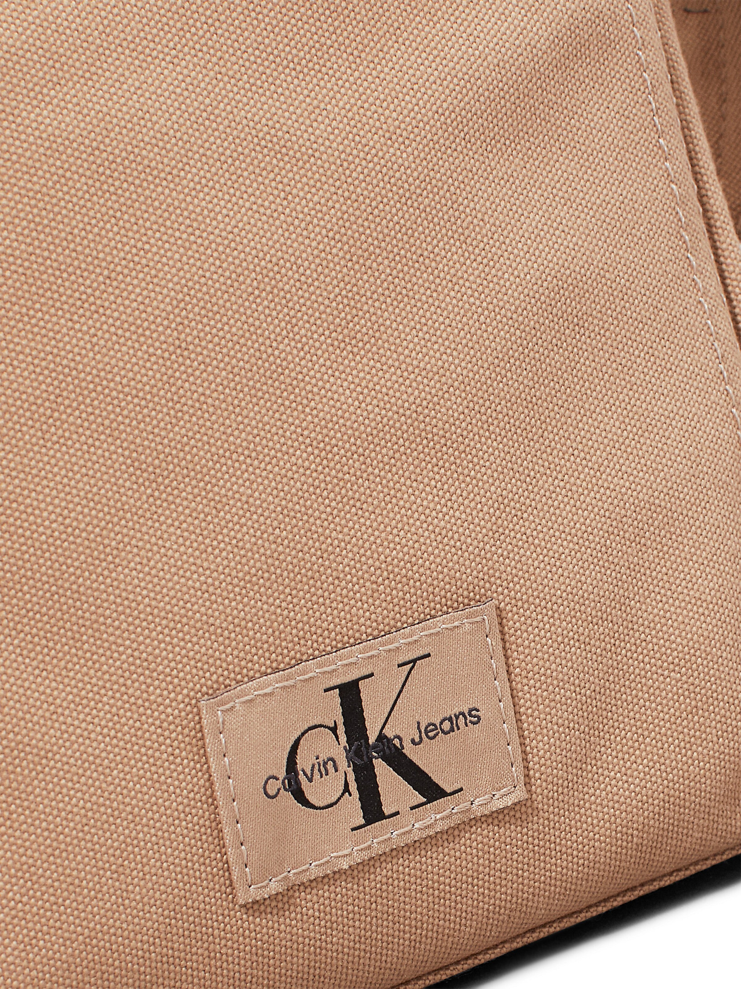 Calvin Klein Skuldertaske 'Essentials' i beige