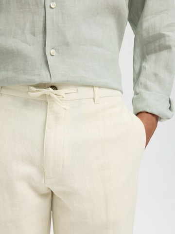 regular Pantaloni con piega frontale 'SLH196-STRAIGHT LEROY' di SELECTED in bianco