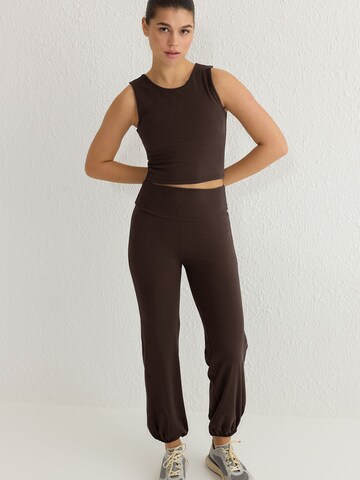 ruda Trendyol Palaidinė be rankovių